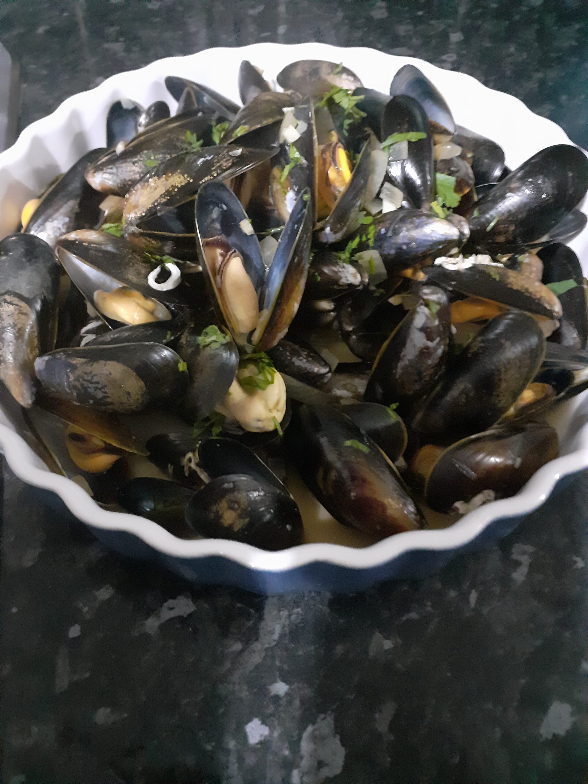 Traditional Mussels (Moules a la Mariniere) – Peets Plaice
